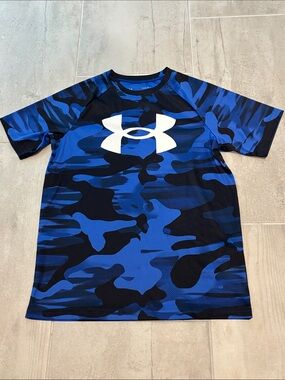 Under Armour Blue and Black Camo Athletic Tee